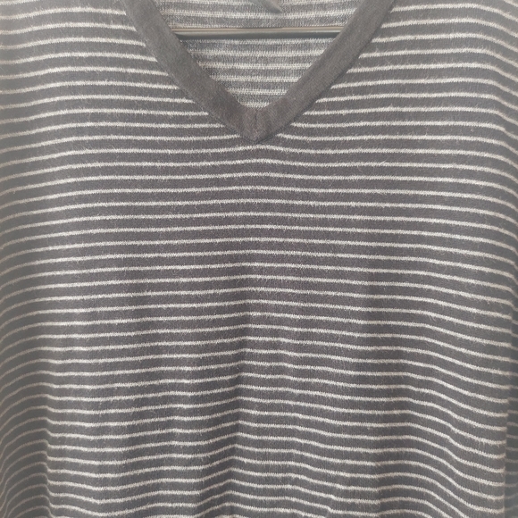 Striped V-neck Sweater black gray grey size L - Picture 3 of 4